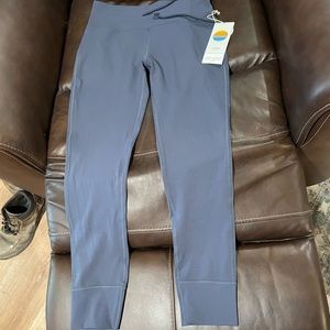 Vuori Daily Legging size large, Ocean color - brand new with tags, never worn!